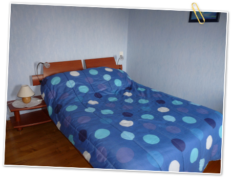 Chambre bleue (lit 2 places + lit 1 place)