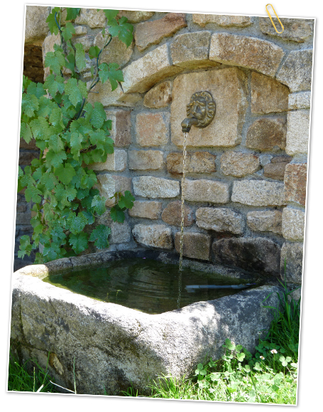 Fontaine devant le gîte